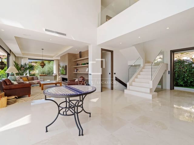 6 bedroom Villa for sale in Marbella with pool garage - € 3,895,000 (Ref: 10026159)