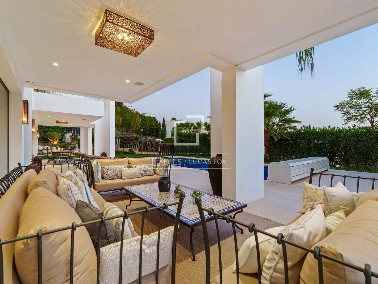 6 bedroom Villa for sale in Marbella with pool garage - € 3,895,000 (Ref: 10026159)