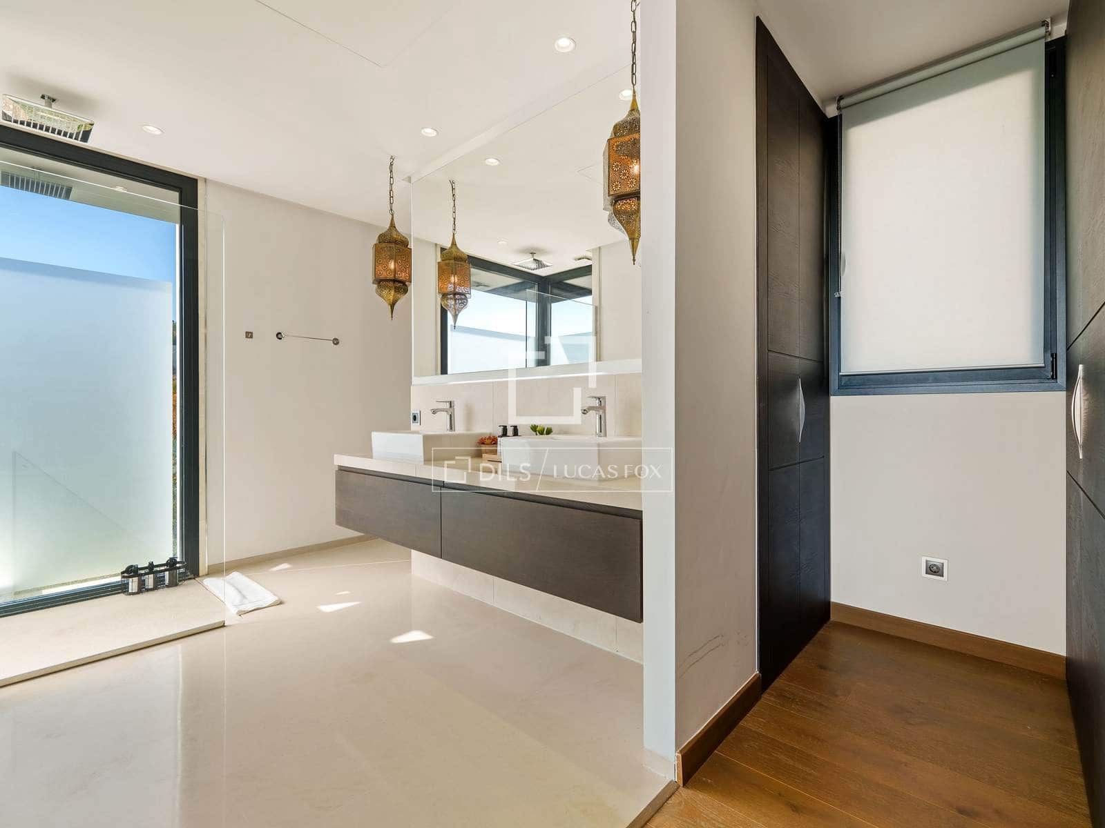 6 bedroom Villa for sale in Marbella with pool garage - € 3,895,000 (Ref: 10026159)