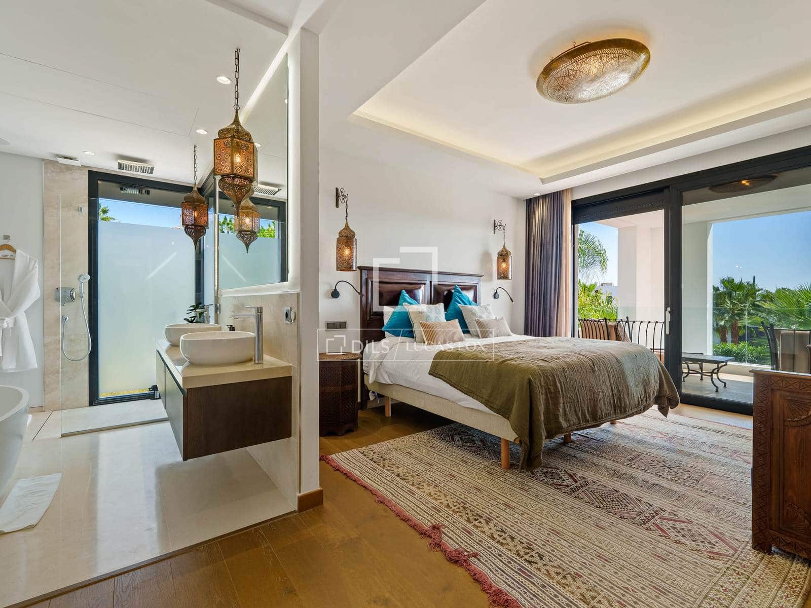 6 bedroom Villa for sale in Marbella with pool garage - € 3,895,000 (Ref: 10026159)