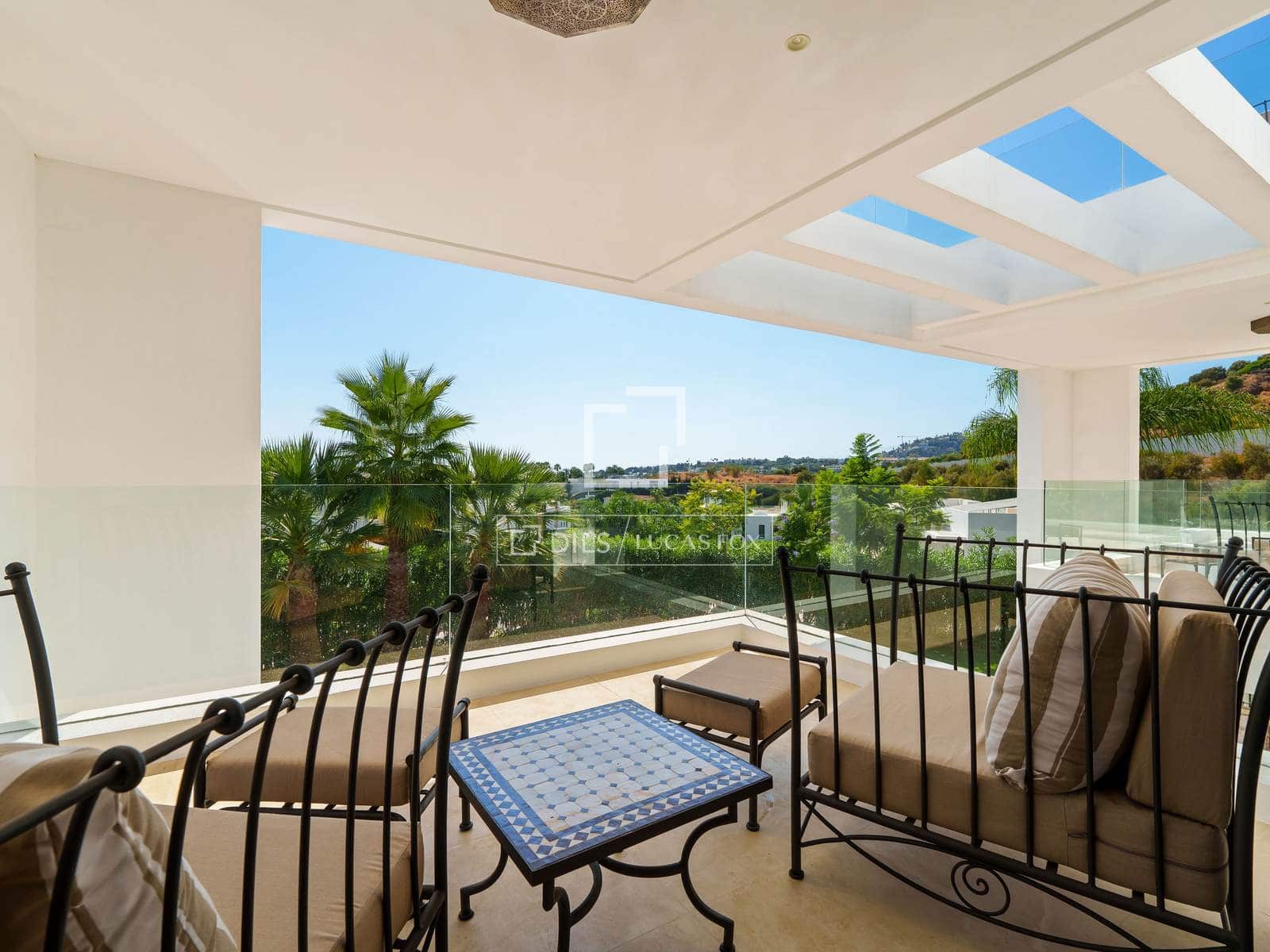 6 bedroom Villa for sale in Marbella with pool garage - € 3,895,000 (Ref: 10026159)