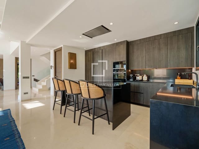 6 bedroom Villa for sale in Marbella with pool garage - € 3,895,000 (Ref: 10026159)