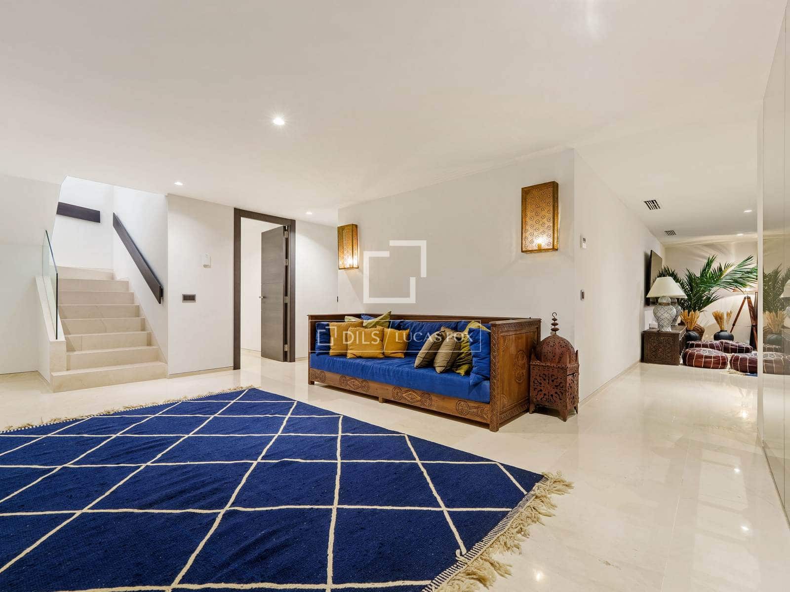 6 bedroom Villa for sale in Marbella with pool garage - € 3,895,000 (Ref: 10026159)