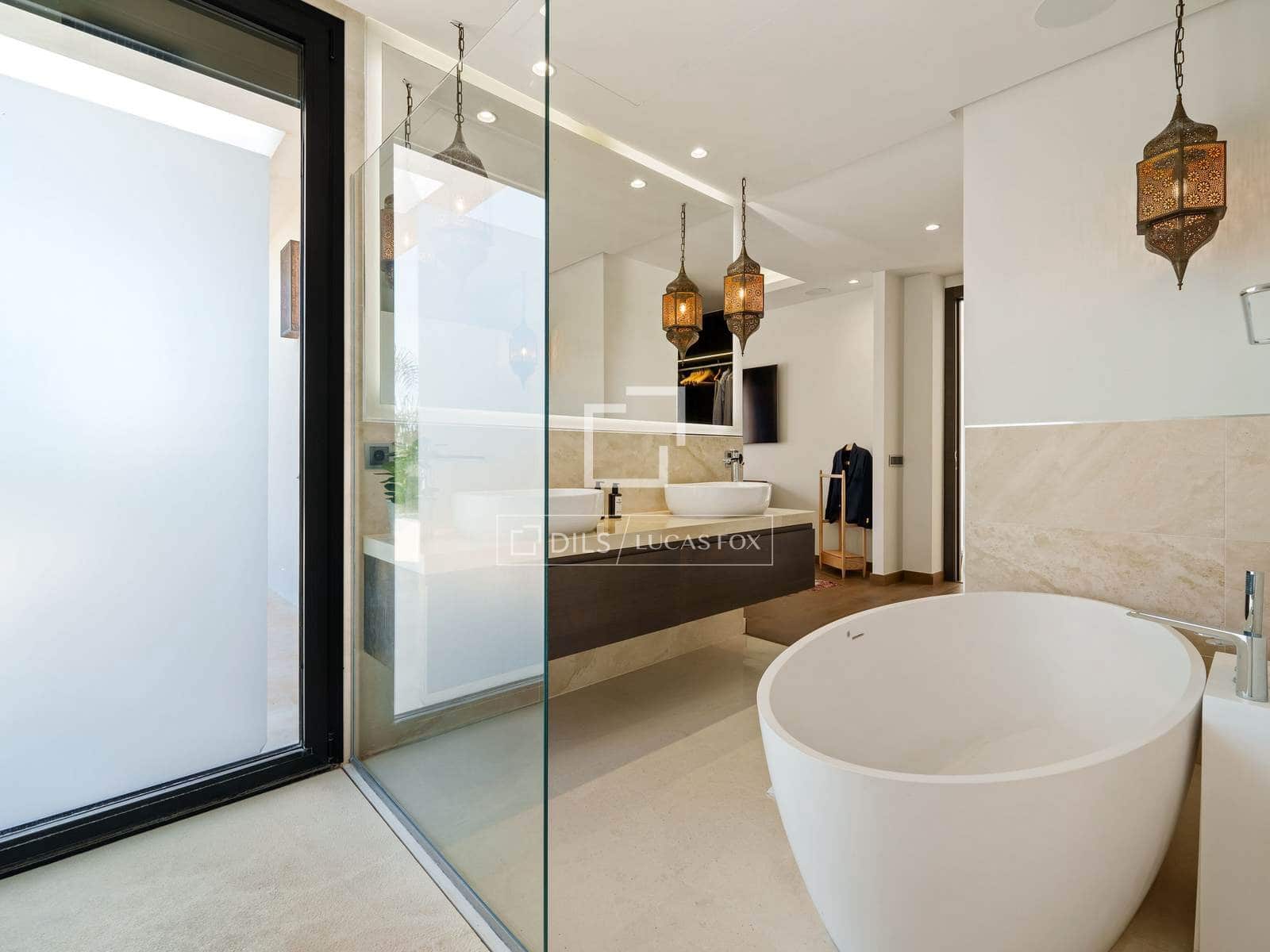 6 bedroom Villa for sale in Marbella with pool garage - € 3,895,000 (Ref: 10026159)