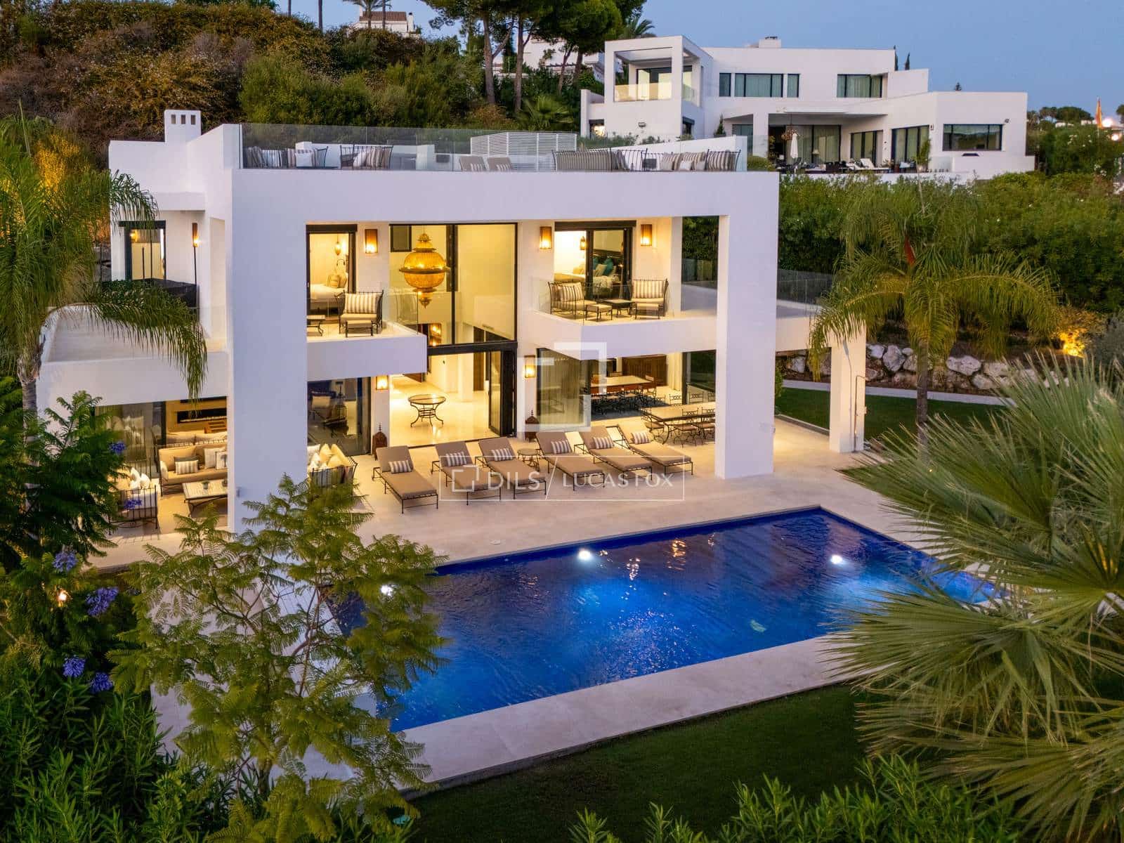 6 bedroom Villa for sale in Marbella with pool garage - € 3,895,000 (Ref: 10026159)