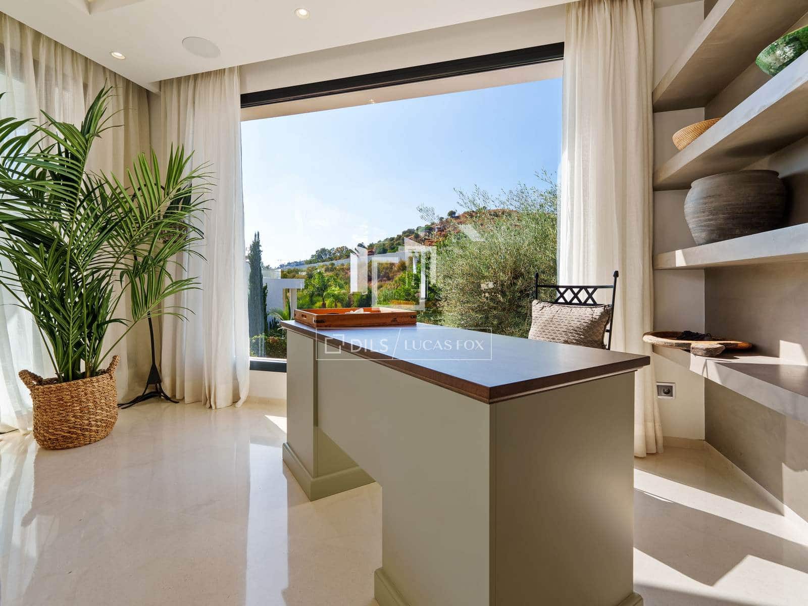 6 bedroom Villa for sale in Marbella with pool garage - € 3,895,000 (Ref: 10026159)