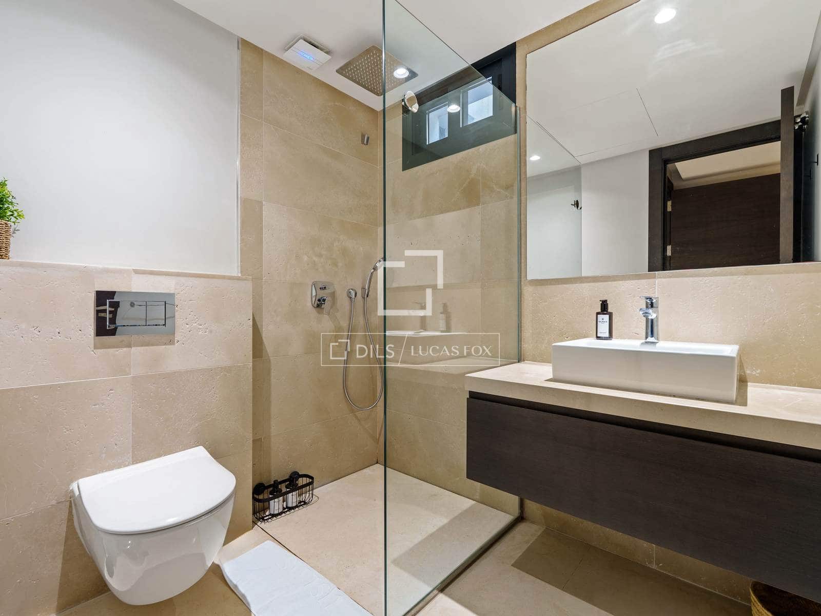 6 bedroom Villa for sale in Marbella with pool garage - € 3,895,000 (Ref: 10026159)