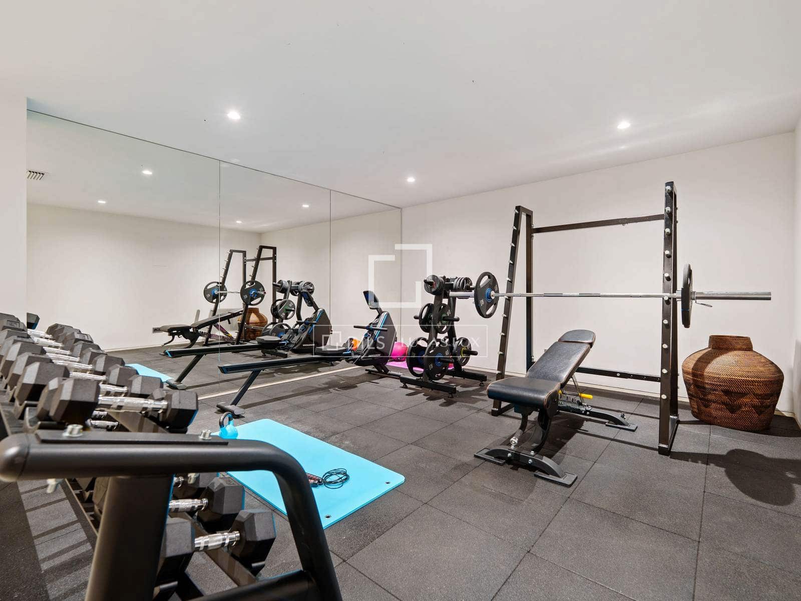 6 bedroom Villa for sale in Marbella with pool garage - € 3,895,000 (Ref: 10026159)