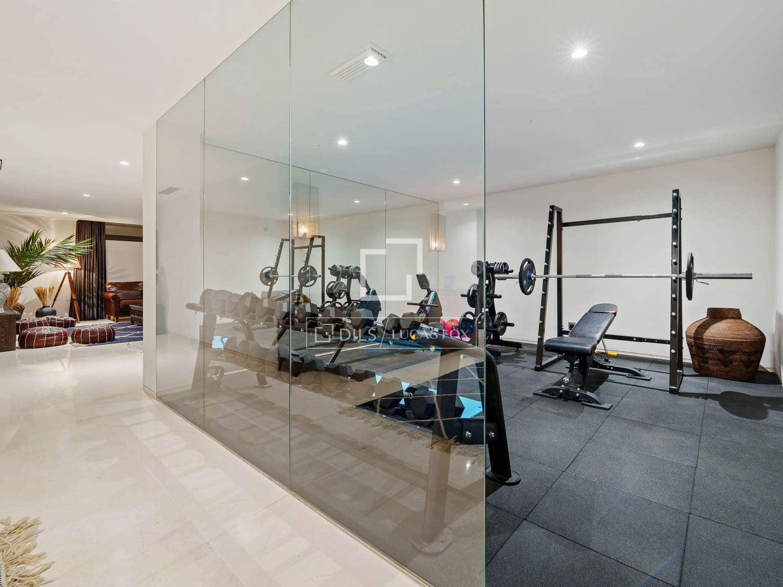 6 bedroom Villa for sale in Marbella with pool garage - € 3,895,000 (Ref: 10026159)