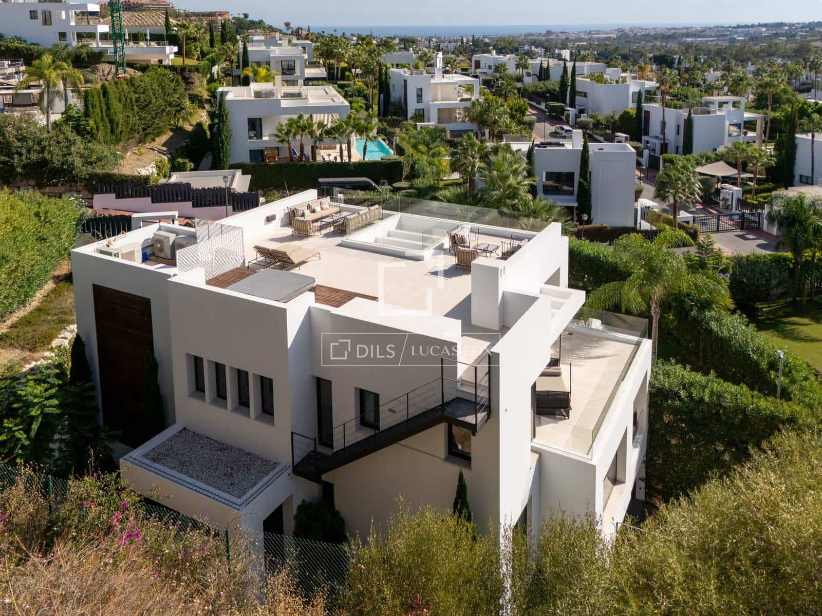 6 bedroom Villa for sale in Marbella with pool garage - € 3,895,000 (Ref: 10026159)