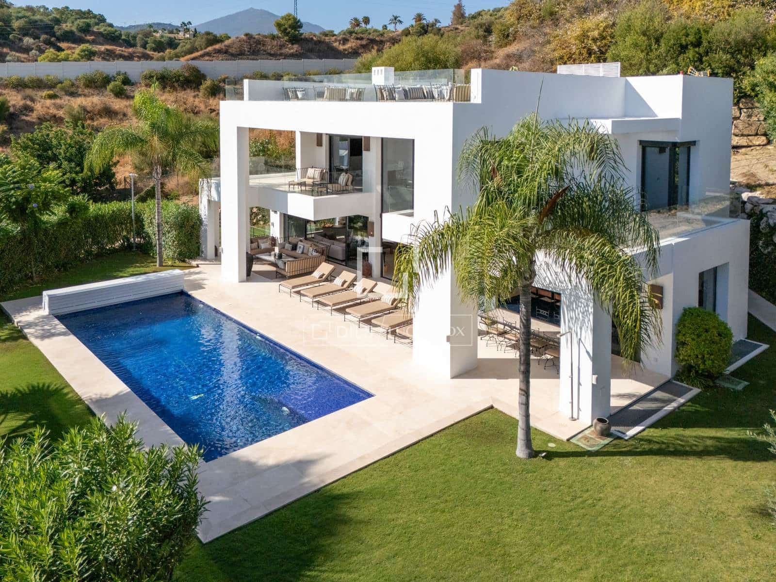 6 bedroom Villa for sale in Marbella with pool garage - € 3,895,000 (Ref: 10026159)