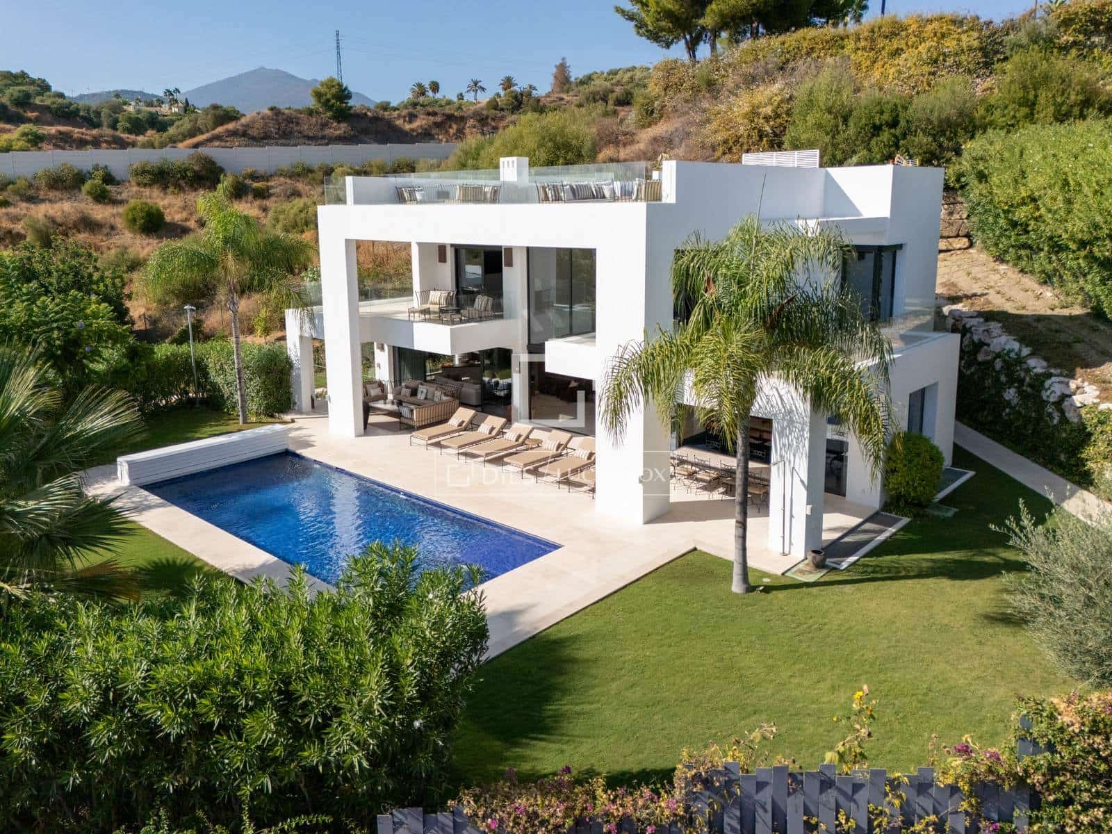 6 bedroom Villa for sale in Marbella with pool garage - € 3,895,000 (Ref: 10026159)