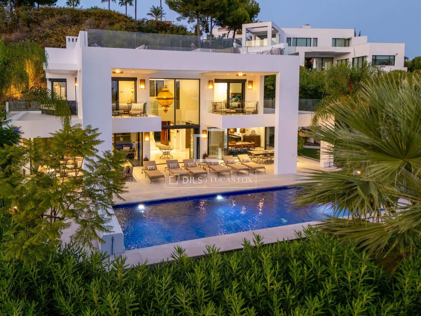 6 bedroom Villa for sale in Marbella with pool garage - € 3,895,000 (Ref: 10026159)