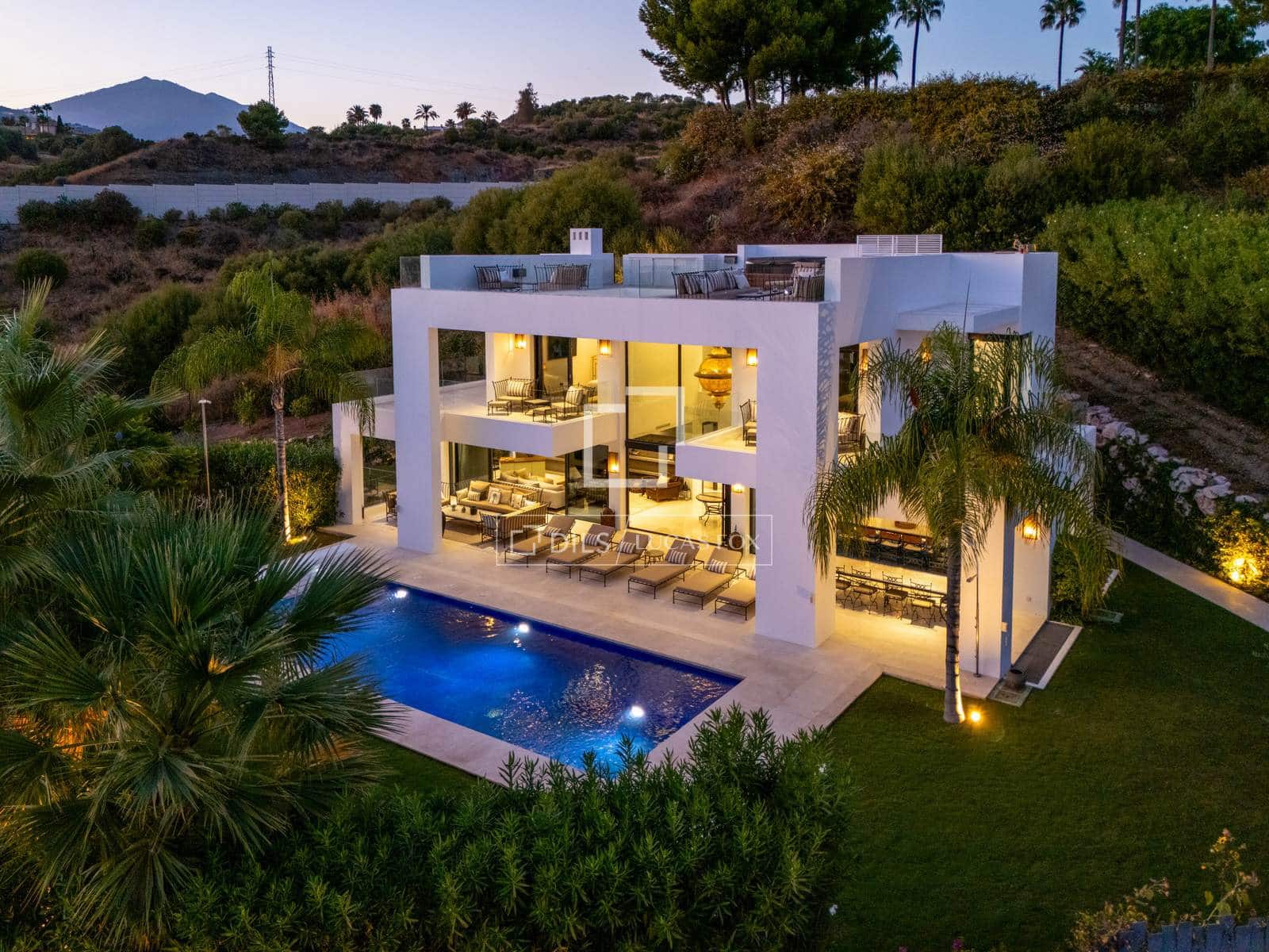6 bedroom Villa for sale in Marbella with pool garage - € 3,895,000 (Ref: 10026159)