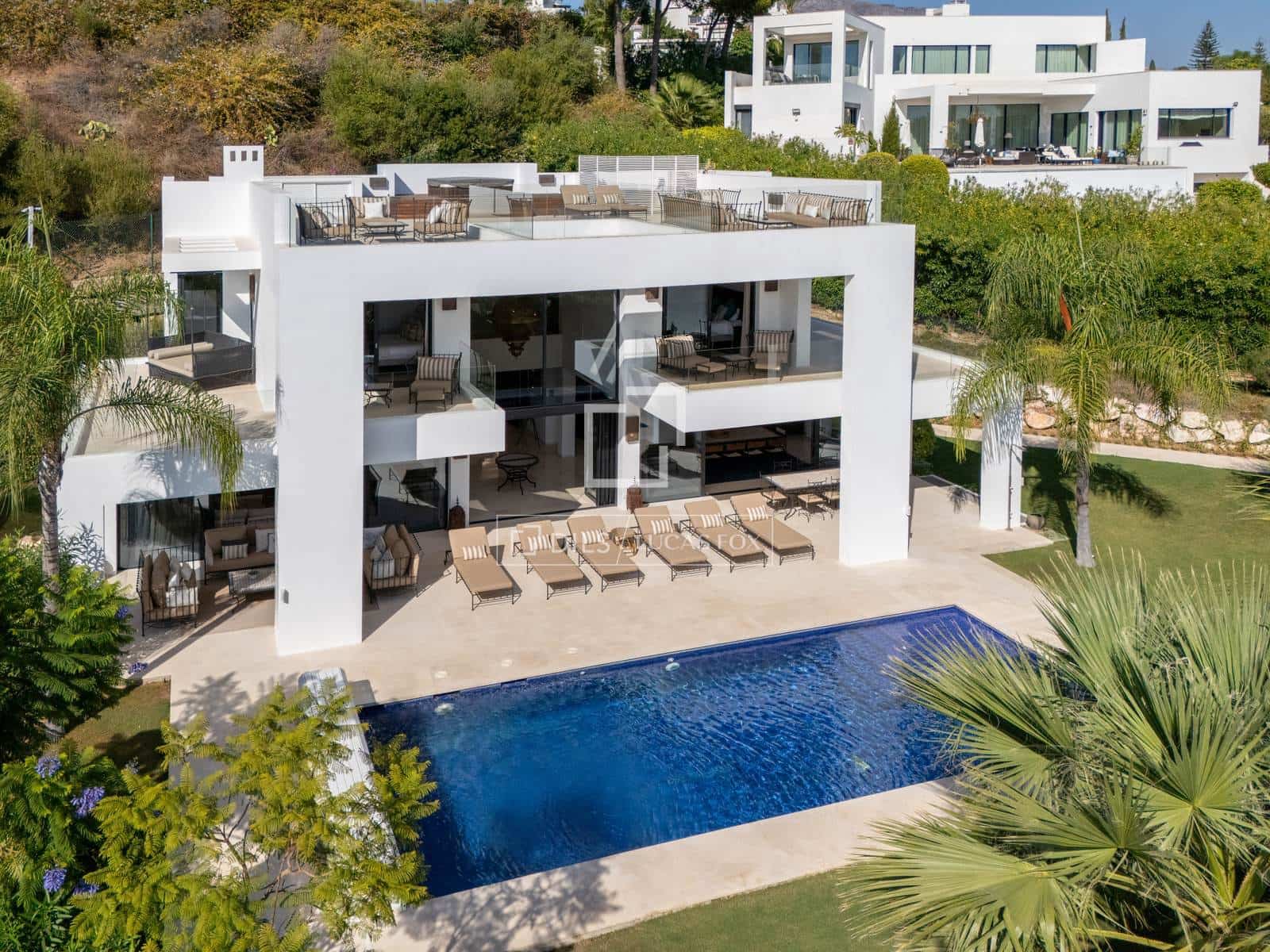 6 bedroom Villa for sale in Marbella with pool garage - € 3,895,000 (Ref: 10026159)