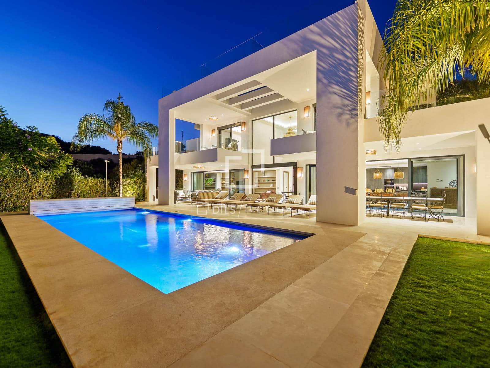 6 bedroom Villa for sale in Marbella with pool garage - € 3,895,000 (Ref: 10026159)