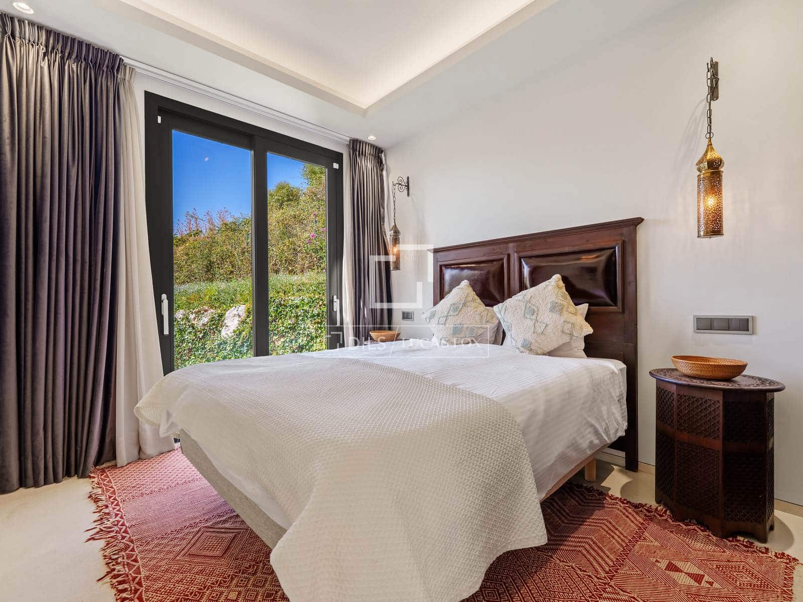 6 bedroom Villa for sale in Marbella with pool garage - € 3,895,000 (Ref: 10026159)