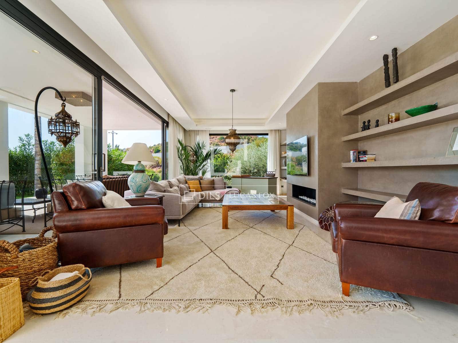 6 bedroom Villa for sale in Marbella with pool garage - € 3,895,000 (Ref: 10026159)