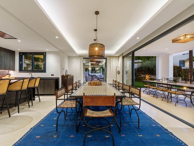 6 bedroom Villa for sale in Marbella with pool garage - € 3,895,000 (Ref: 10026159)
