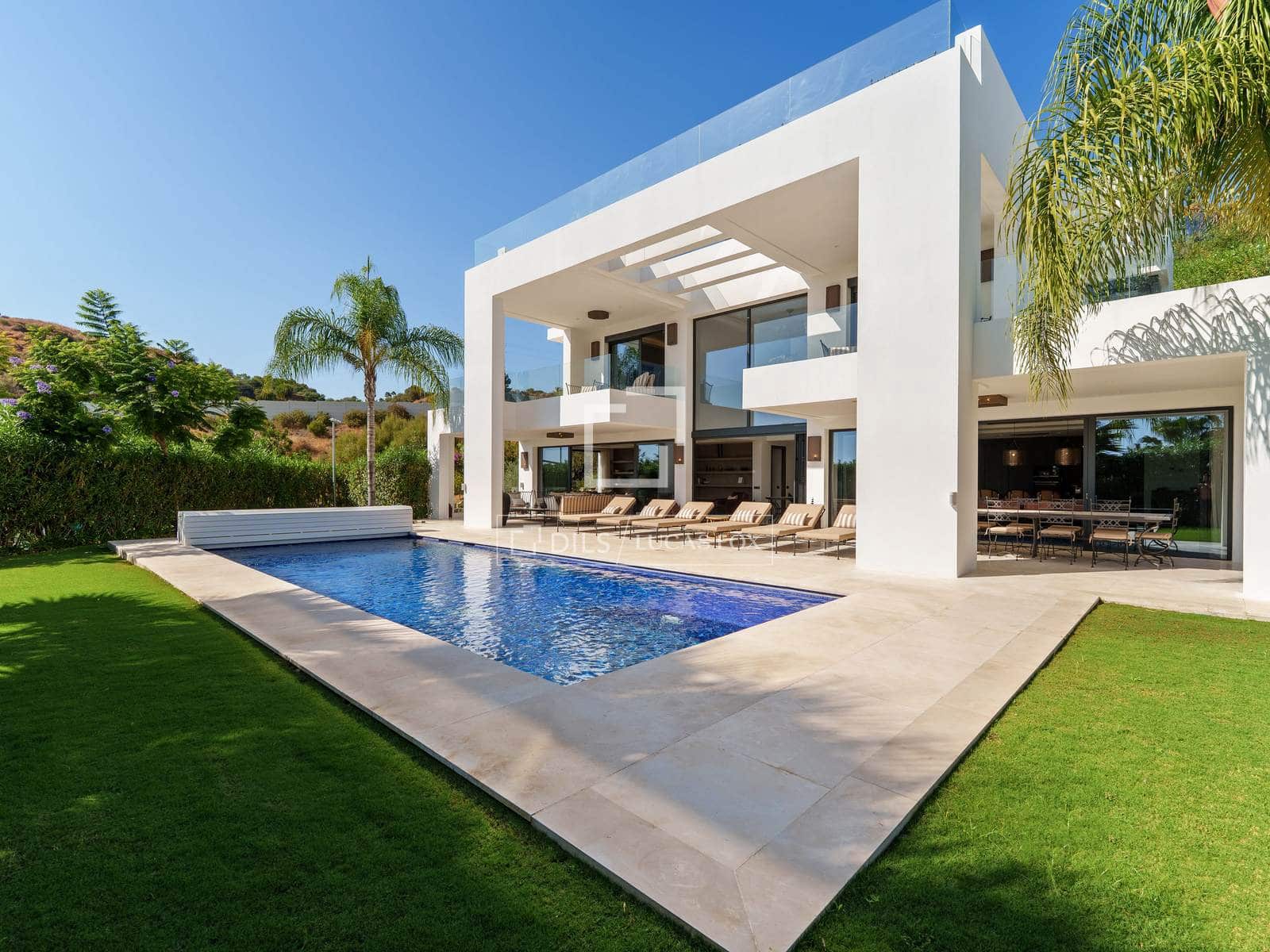 6 bedroom Villa for sale in Marbella with pool garage - € 3,895,000 (Ref: 10026159)