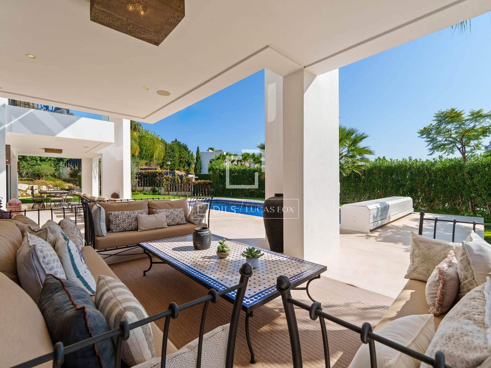 6 bedroom Villa for sale in Marbella with pool garage - € 3,895,000 (Ref: 10026159)