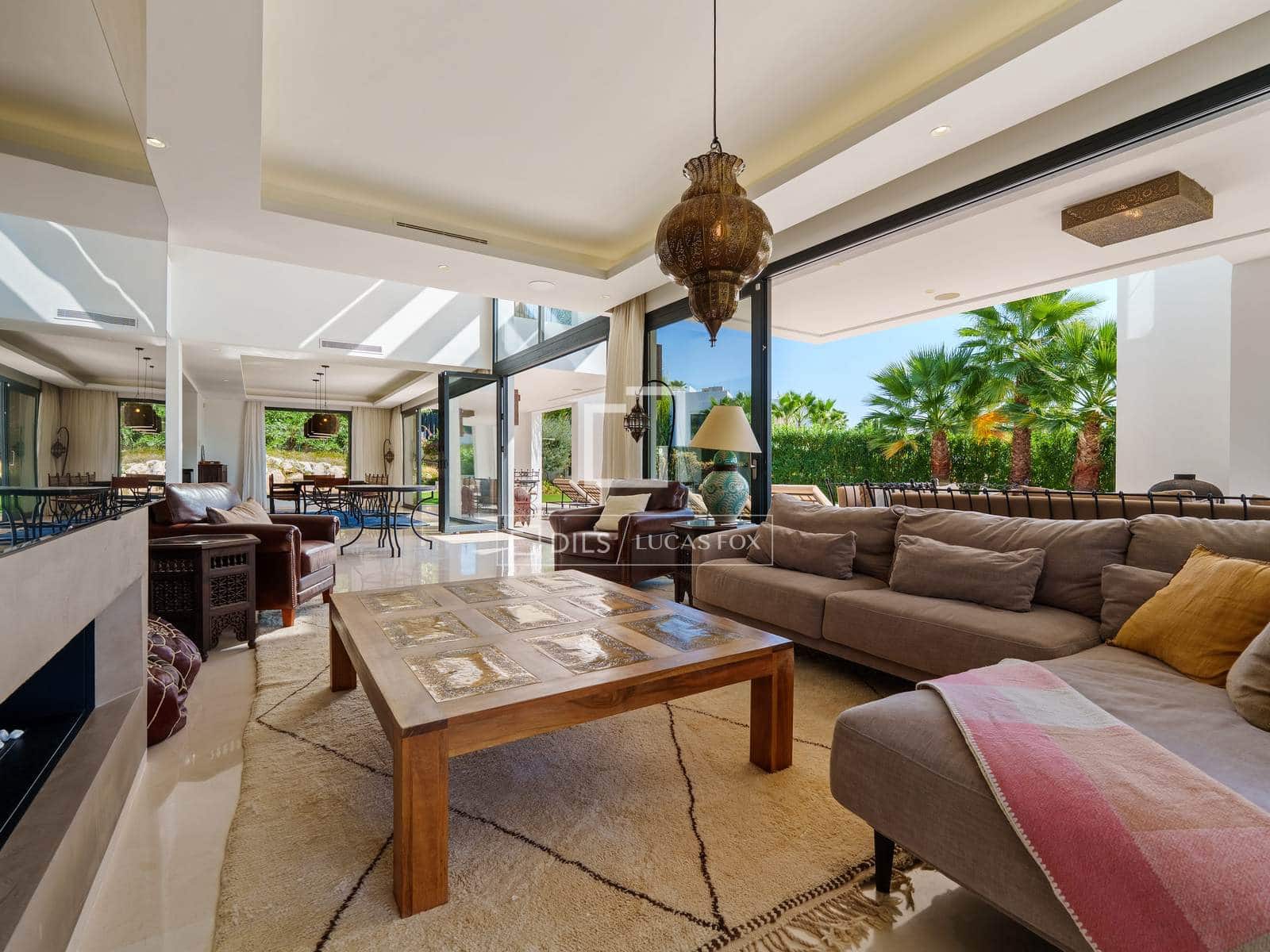 6 bedroom Villa for sale in Marbella with pool garage - € 3,895,000 (Ref: 10026159)