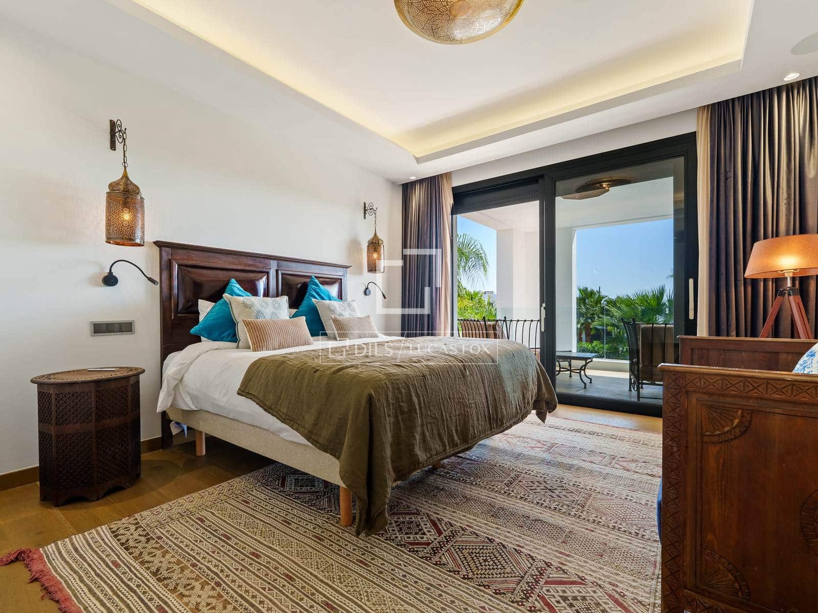 6 bedroom Villa for sale in Marbella with pool garage - € 3,895,000 (Ref: 10026159)