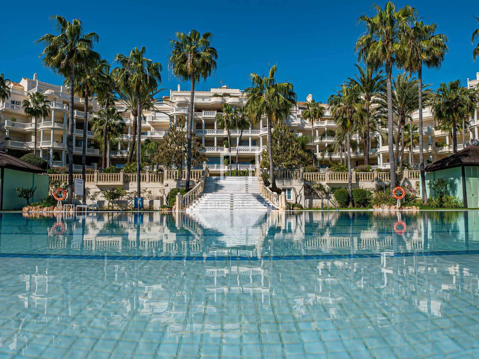 3 sovrum Lägenhet till salu i New Golden Mile med pool garage - 4 750 000 € (Ref: 10026161)