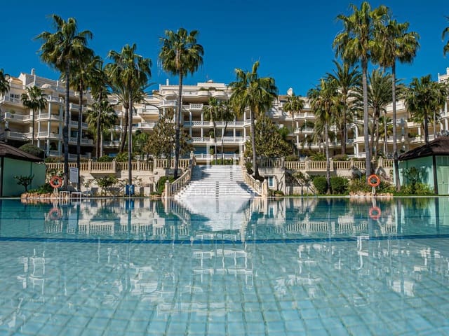3 sovrum Lägenhet till salu i New Golden Mile, Estepona med pool garage - 4 750 000 € (Ref: 10026161)
