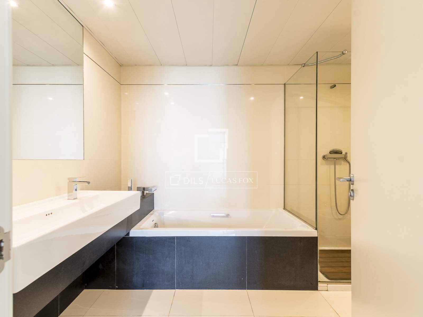 3 sypialnia Apartament na sprzedaż w Miasto Barcelona z basenem garażem - 1 595 000 € (Ref: 10026251)