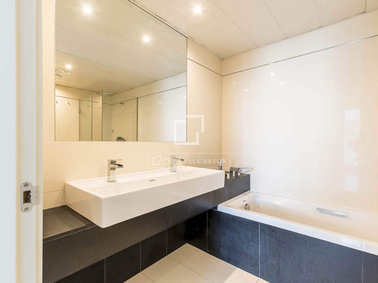 3 sypialnia Apartament na sprzedaż w Miasto Barcelona z basenem garażem - 1 595 000 € (Ref: 10026251)