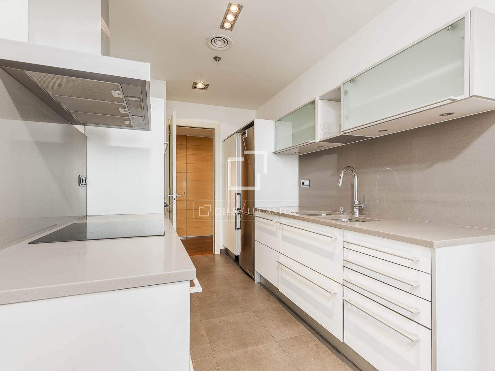 3 sypialnia Apartament na sprzedaż w Miasto Barcelona z basenem garażem - 1 595 000 € (Ref: 10026251)