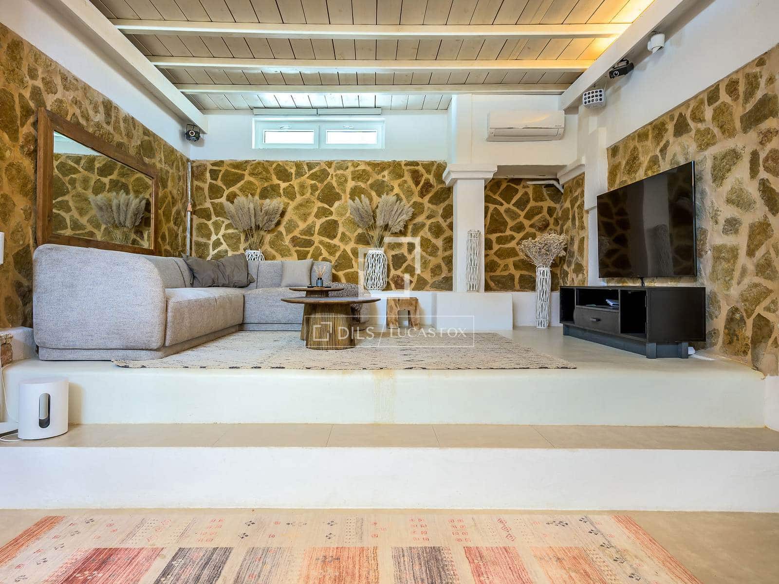 5 bedroom Villa for sale in Sant Jordi de Ses Salines with pool garage - € 2,750,000 (Ref: 10026479)