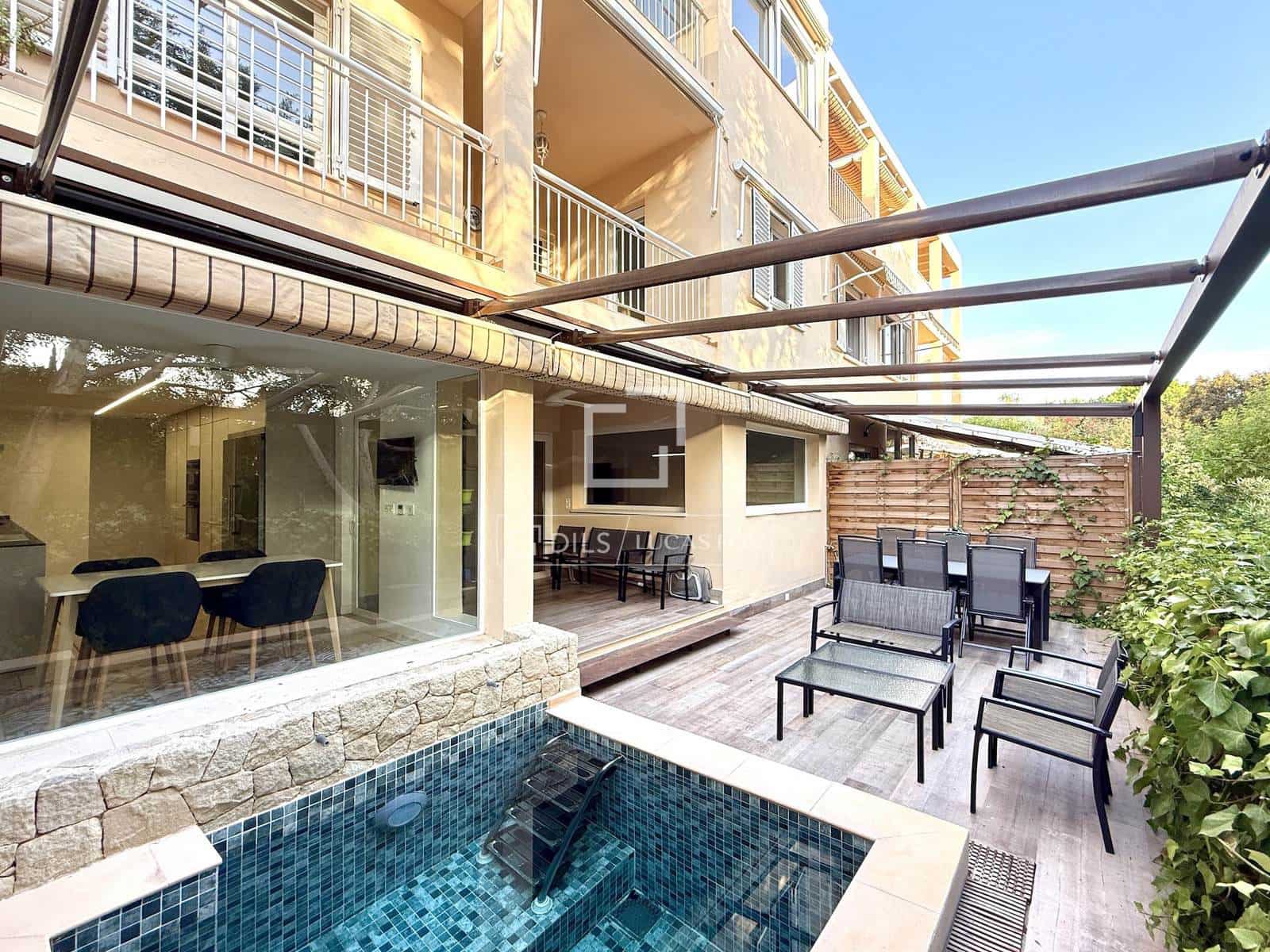 Chalet de 4 habitaciones en Alicante / Alacant ciudad en alquiler con piscina garaje - 3.500 € (Ref: 10026572)