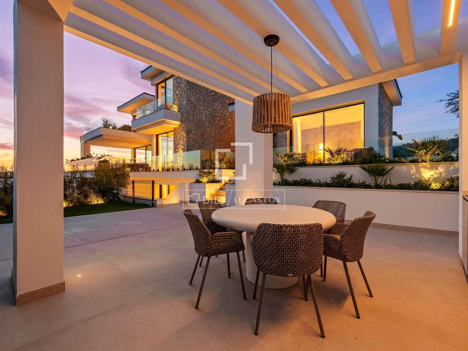 5 bedroom Villa for sale in Marbella with pool garage - € 5,195,000 (Ref: 10031151)