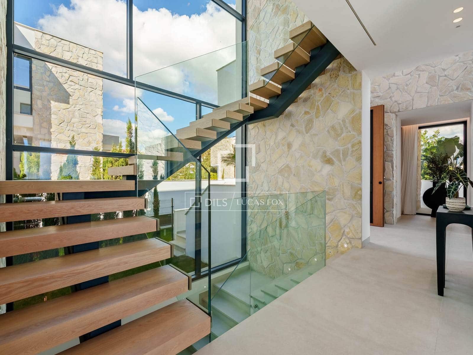 5 bedroom Villa for sale in Marbella with pool garage - € 5,195,000 (Ref: 10031151)