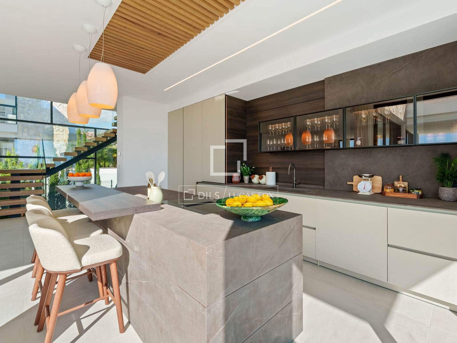 5 bedroom Villa for sale in Marbella with pool garage - € 5,195,000 (Ref: 10031151)