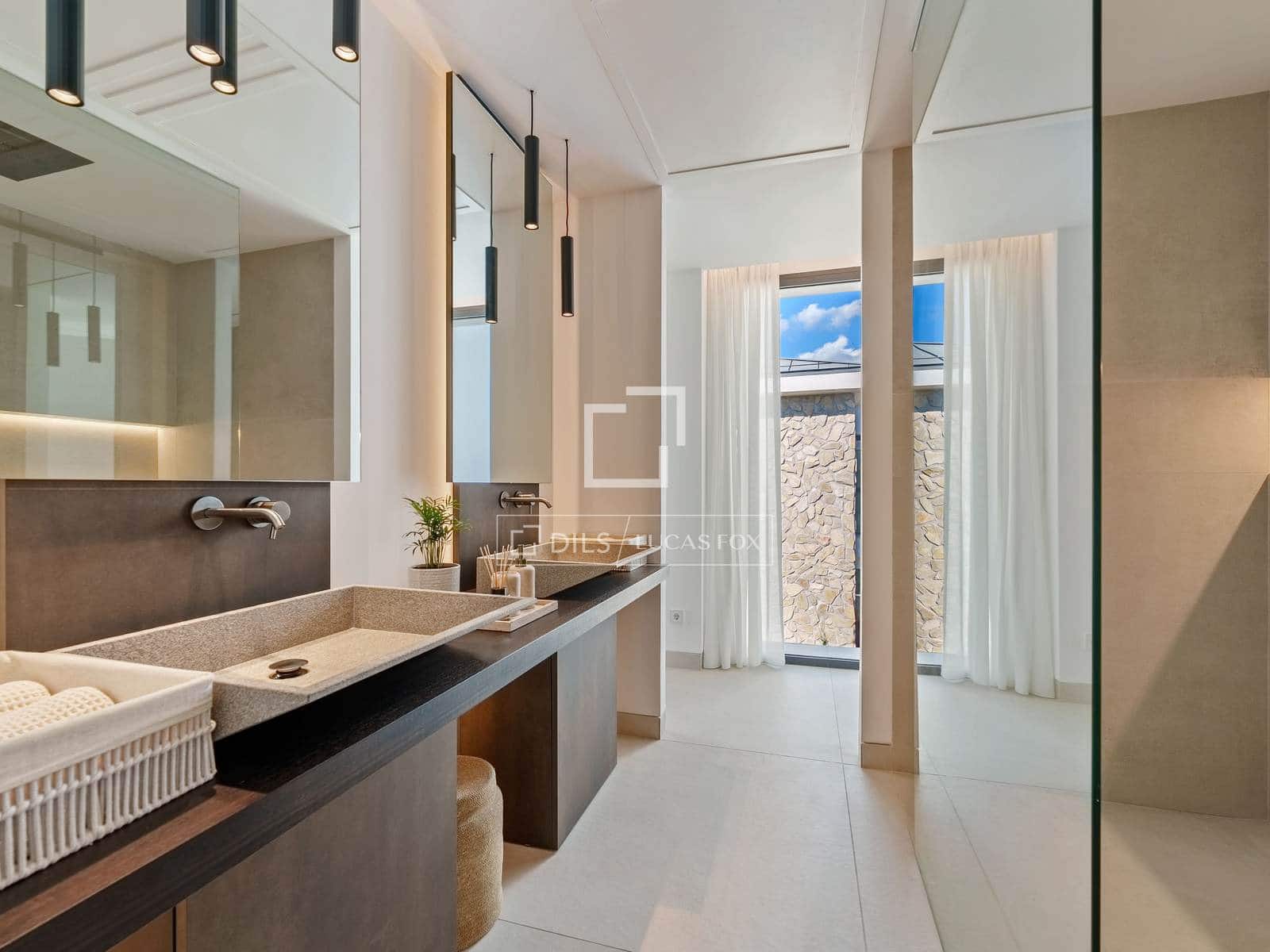 5 bedroom Villa for sale in Marbella with pool garage - € 5,195,000 (Ref: 10031151)