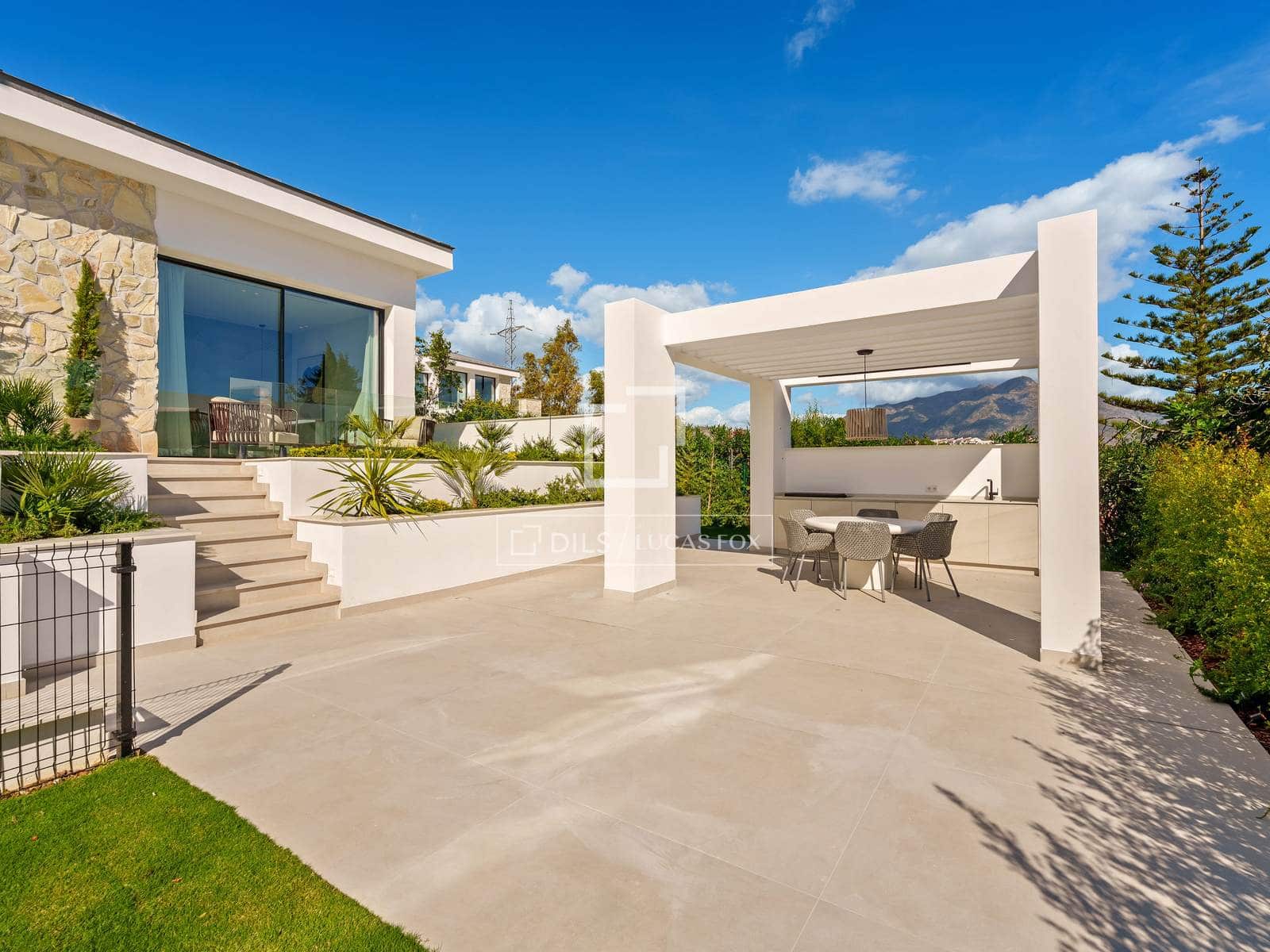 5 bedroom Villa for sale in Marbella with pool garage - € 5,195,000 (Ref: 10031151)