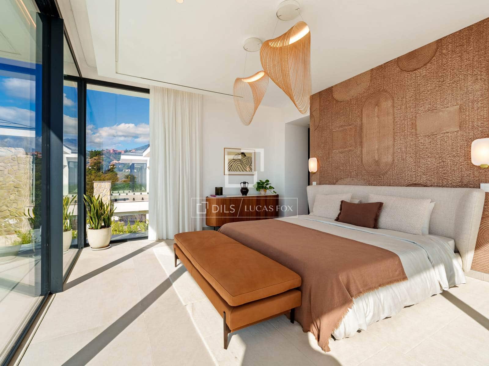 5 bedroom Villa for sale in Marbella with pool garage - € 5,195,000 (Ref: 10031151)
