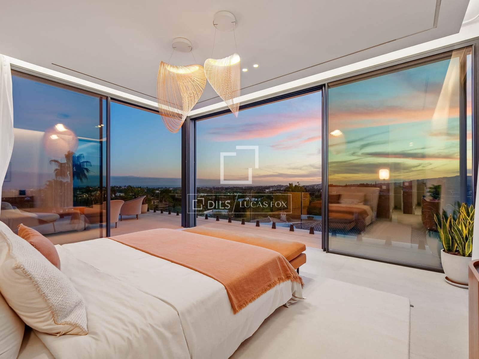 5 bedroom Villa for sale in Marbella with pool garage - € 5,195,000 (Ref: 10031151)