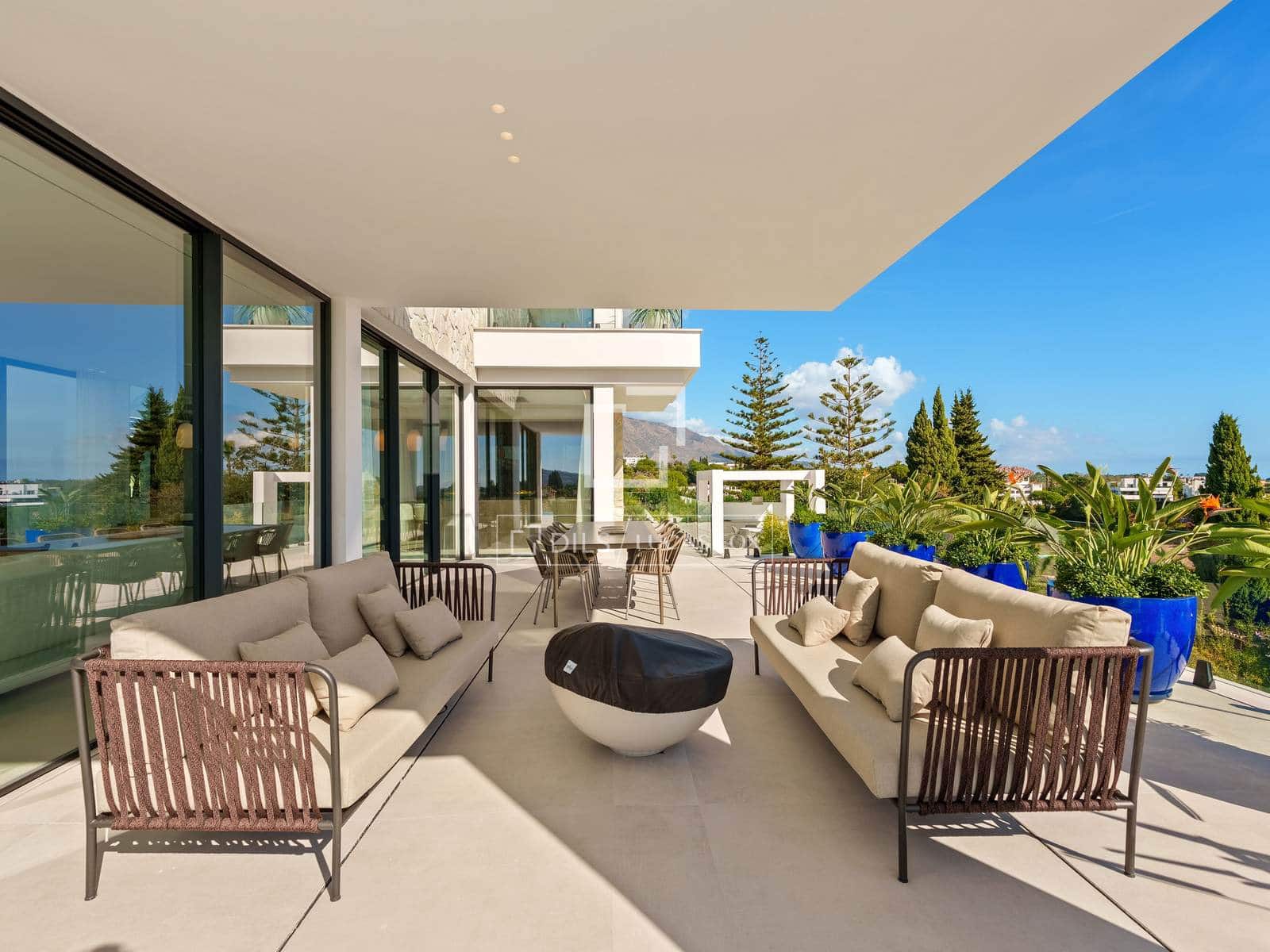 5 bedroom Villa for sale in Marbella with pool garage - € 5,195,000 (Ref: 10031151)