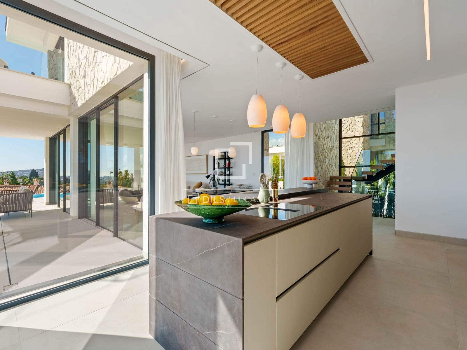 5 bedroom Villa for sale in Marbella with pool garage - € 5,195,000 (Ref: 10031151)