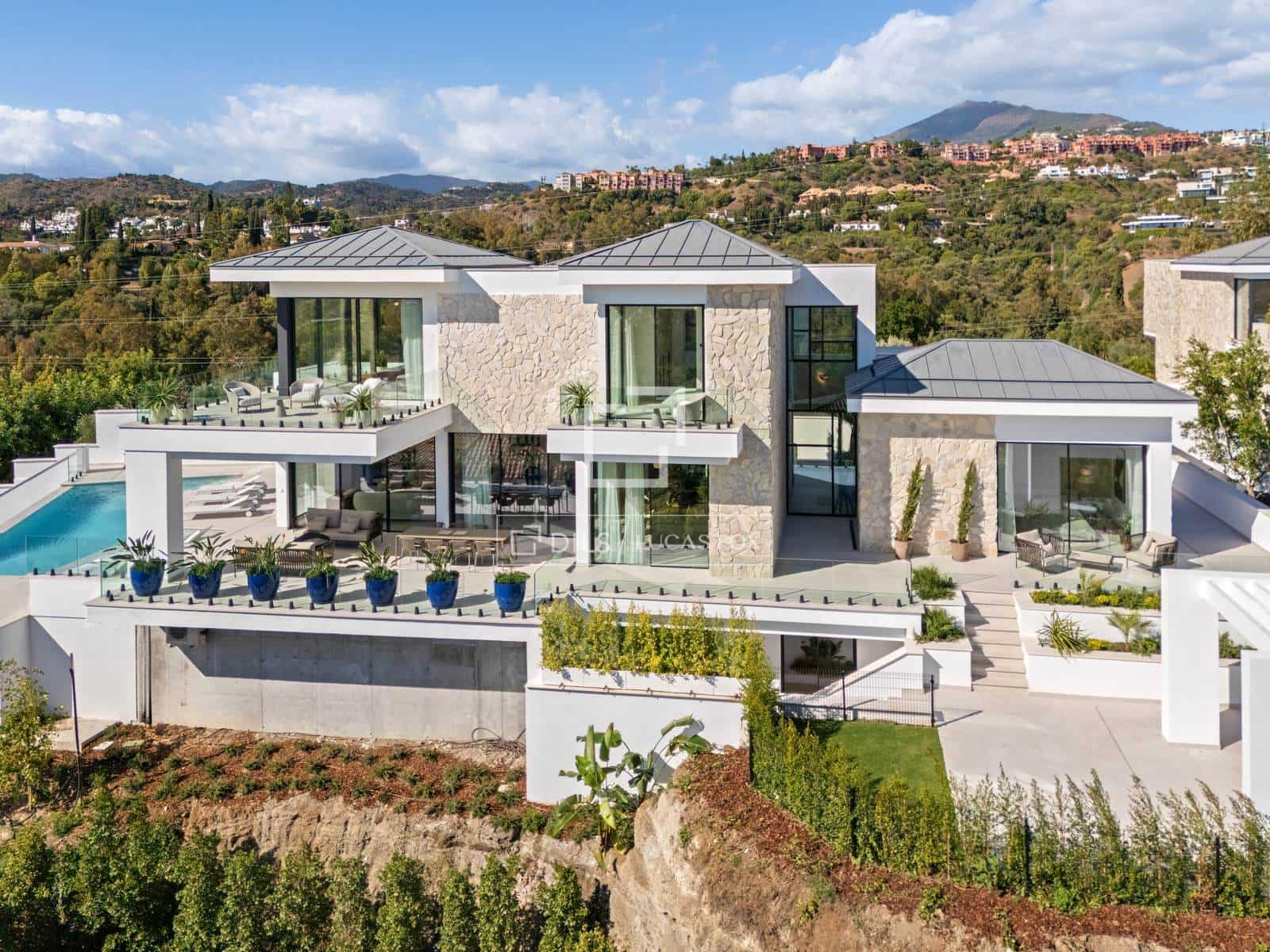 5 bedroom Villa for sale in Marbella with pool garage - € 5,195,000 (Ref: 10031151)