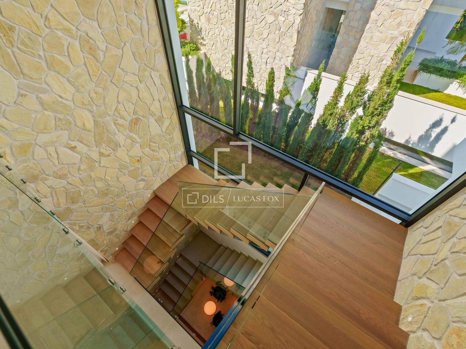 5 bedroom Villa for sale in Marbella with pool garage - € 5,195,000 (Ref: 10031151)