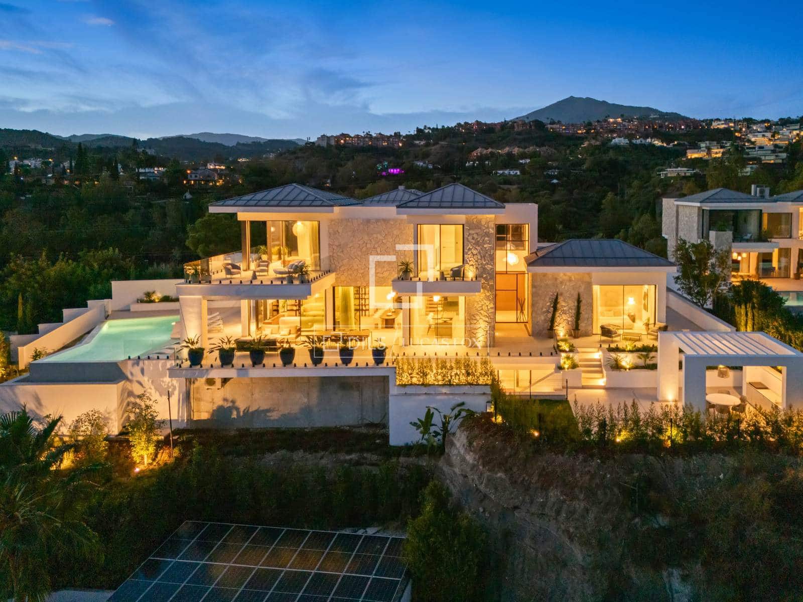 5 bedroom Villa for sale in Marbella with pool garage - € 5,195,000 (Ref: 10031151)