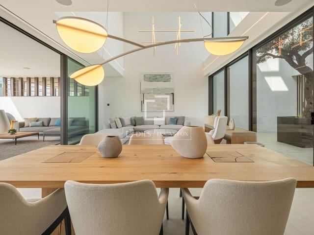 3 bedroom Villa for sale in Marbella with pool garage - € 6,300,000 (Ref: 10031152)