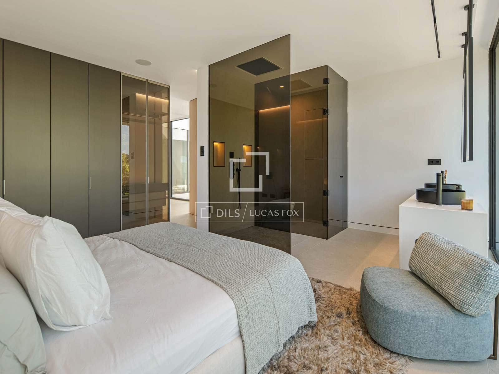 3 bedroom Villa for sale in Marbella with pool garage - € 6,300,000 (Ref: 10031152)