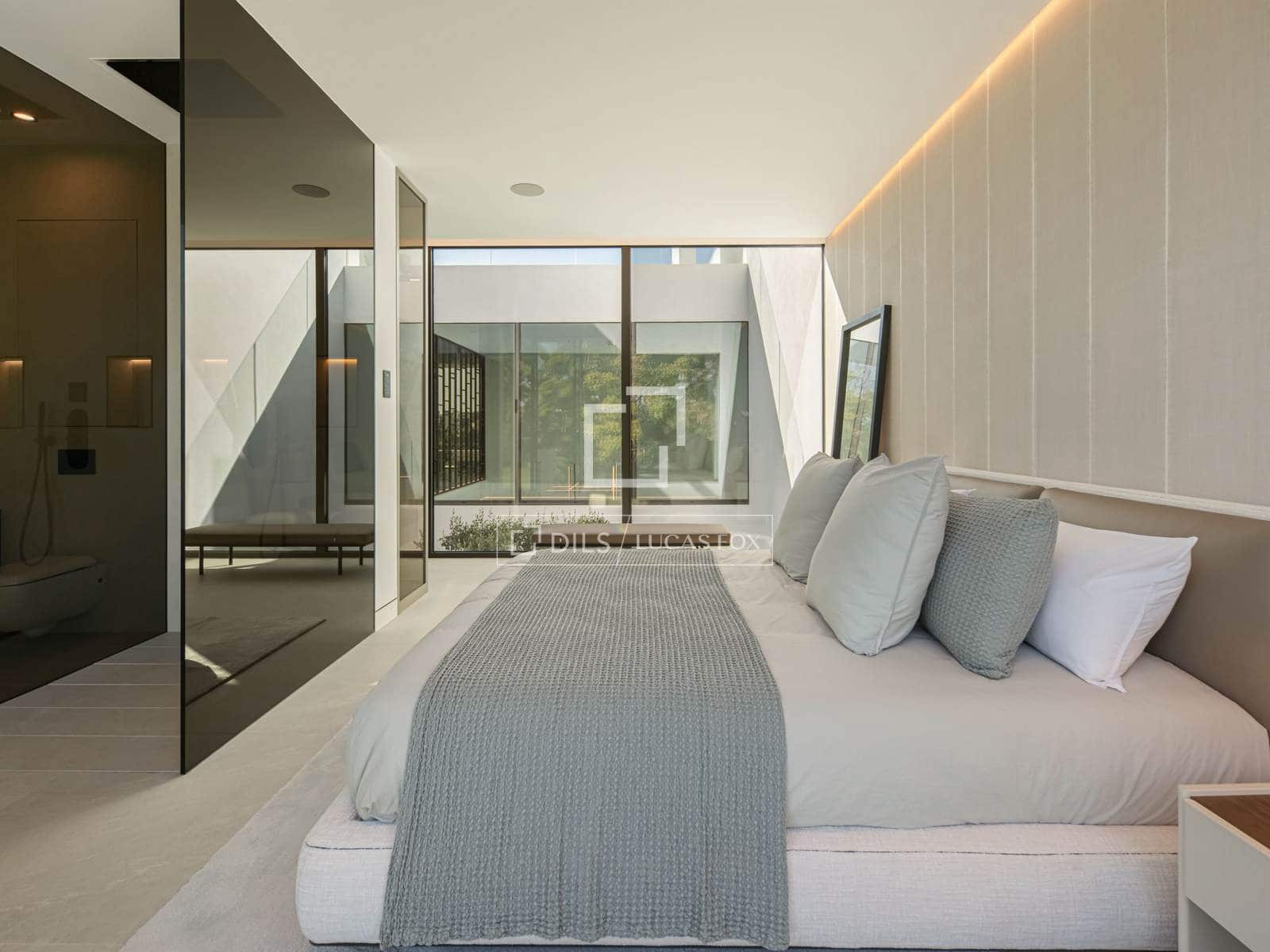 3 bedroom Villa for sale in Marbella with pool garage - € 6,300,000 (Ref: 10031152)