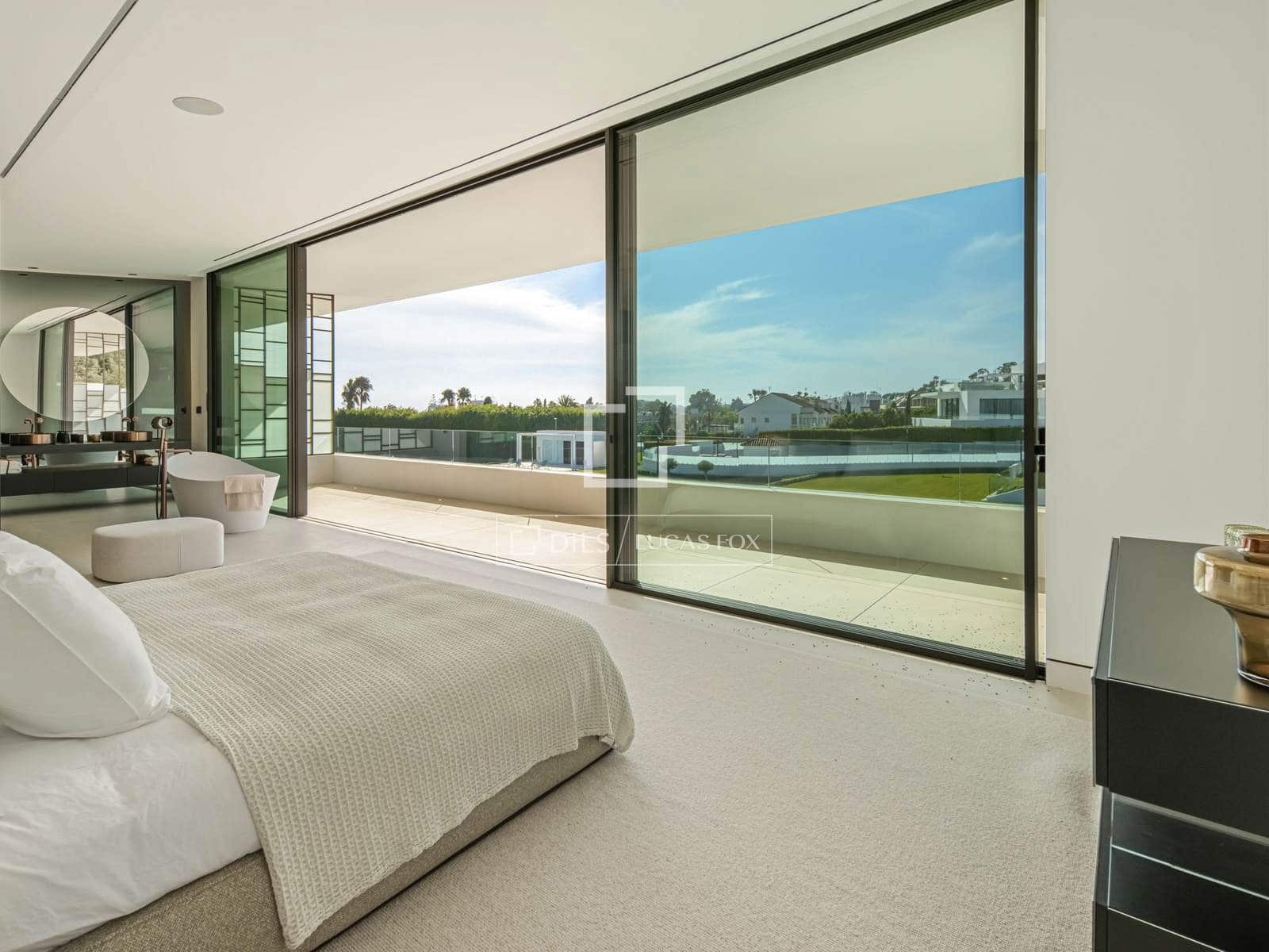 3 bedroom Villa for sale in Marbella with pool garage - € 6,300,000 (Ref: 10031152)